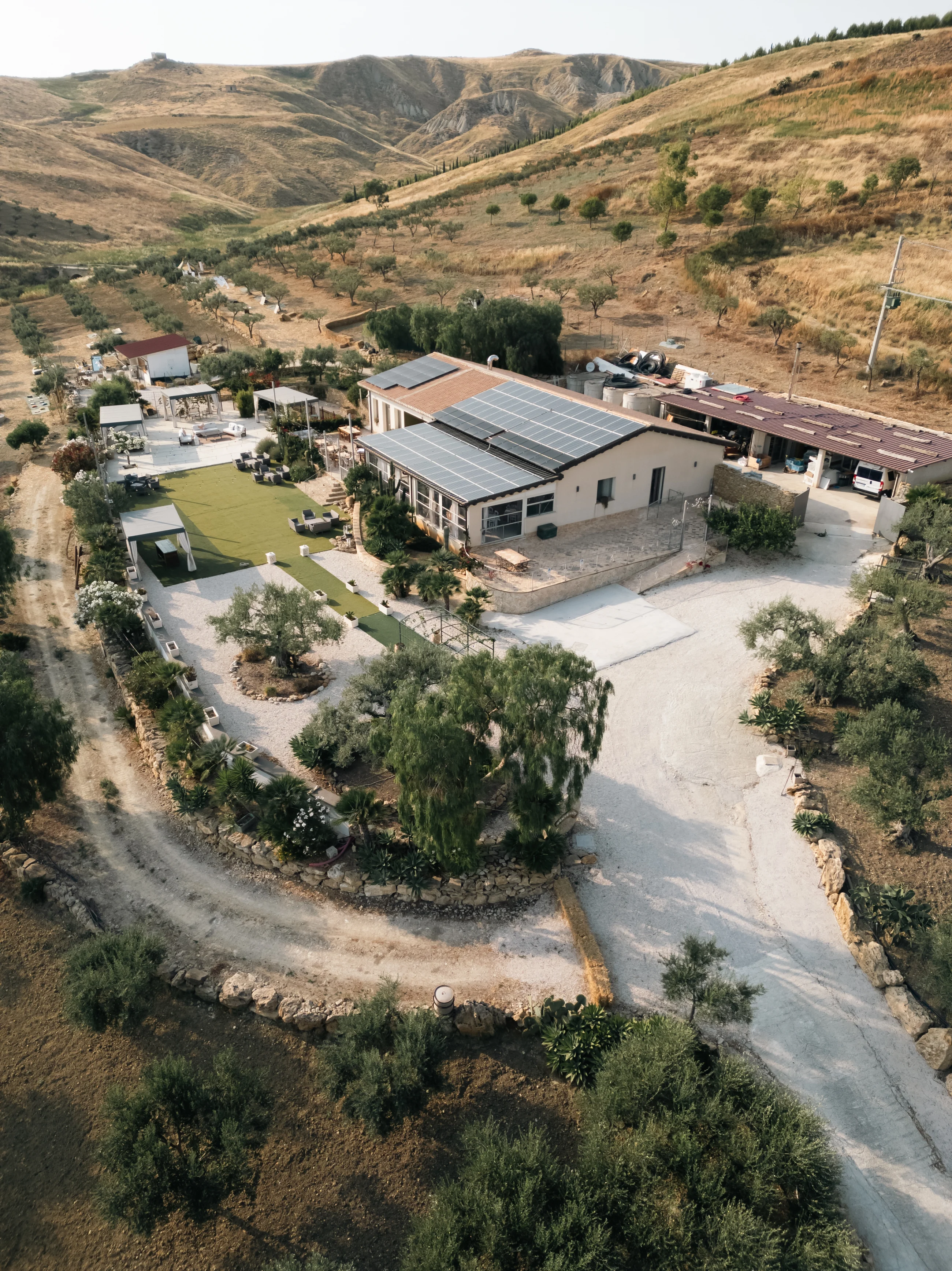 Moresca Farm vista dall'alto, tra gli ulivi di Agrigento